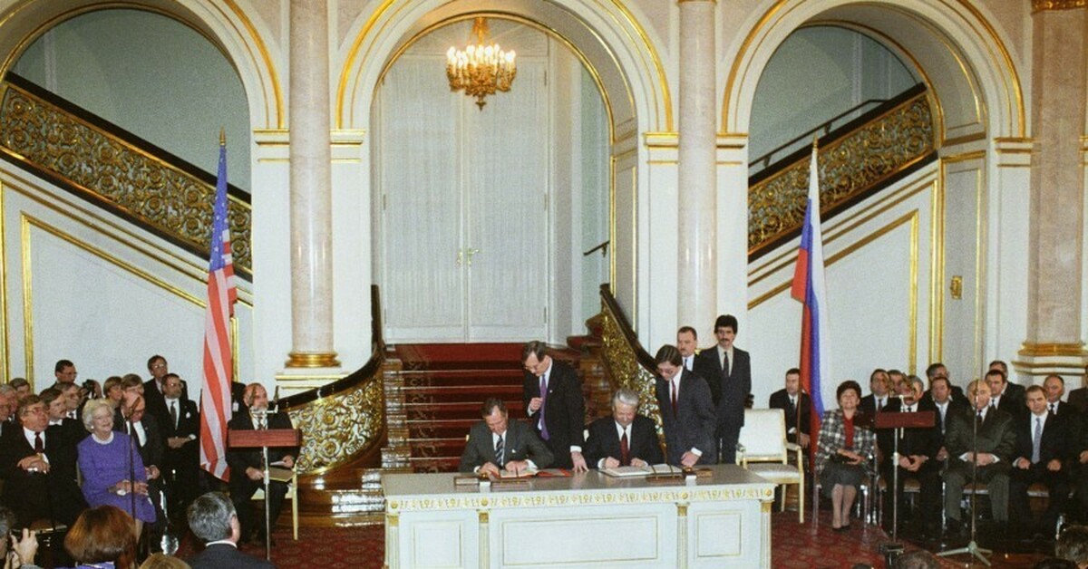 Прага подписание договора снв 3. СНВ 2 Ельцин Буш. 1993 Год подписание России и США Ельцина. Ельцин подписывает СНВ 2. Ельцина и Буша-старшего 1992.