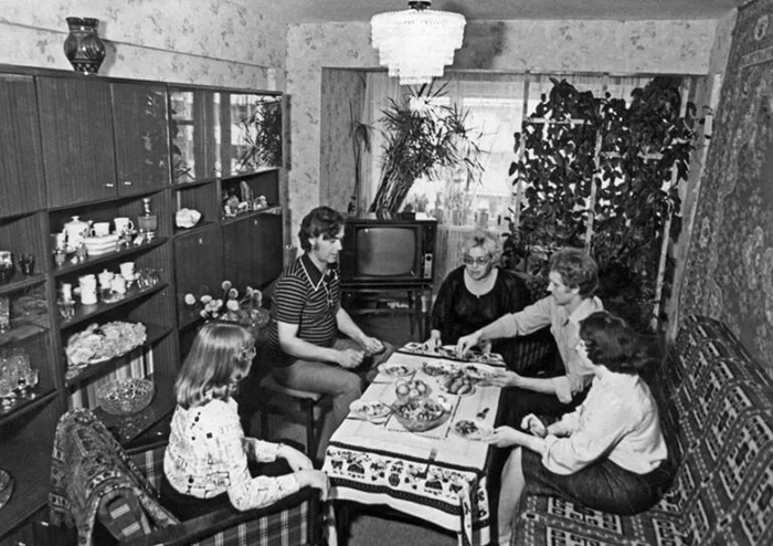 "Собачья конура какая-то": чем размеры советских квартир поражали европейцев