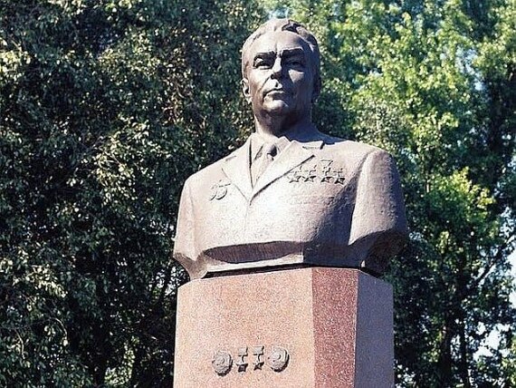 На родине Брежнева на Украине не нашли денег, чтобы снести памятник генсеку