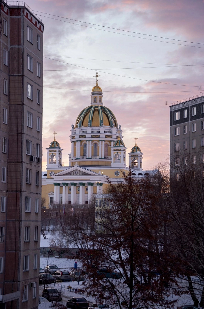 Челябинские контрасты из окна пятиэтажки