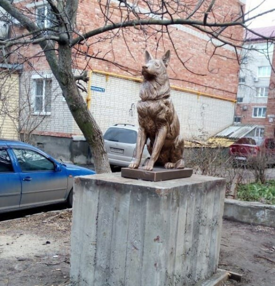 Памятник фронтовой собаке