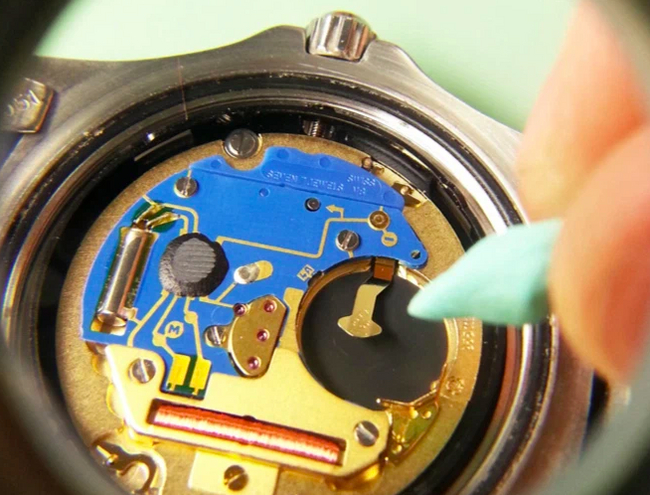 Как правильно почистить наручные часы?