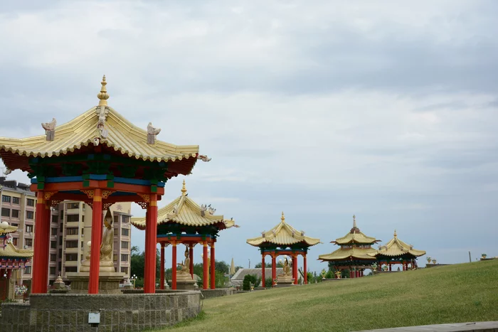 Буддизм на юге России — республика Калмыкия Россия, Калмыкия, Культура, Путешествие по России, Буддизм, Познавательно, Достопримечательности, Храм, Памятник, Архитектура, Религия, Путешествия, Туризм, История, История России, Длиннопост