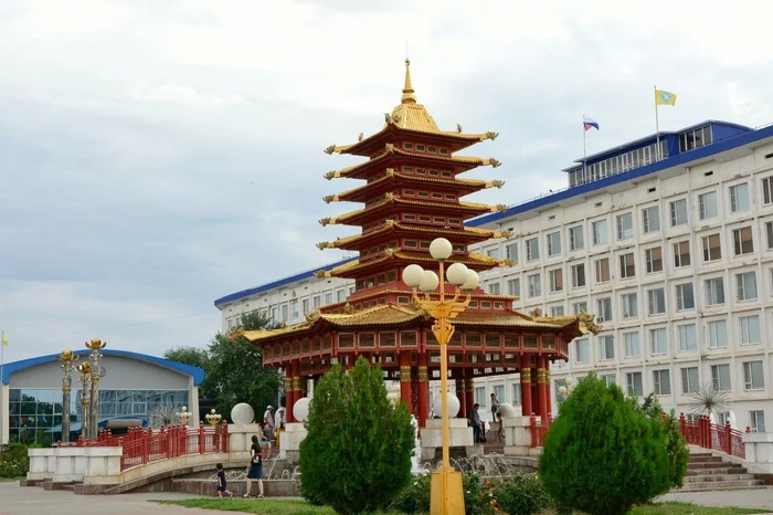 Буддизм на юге России — республика Калмыкия Россия, Калмыкия, Культура, Путешествие по России, Буддизм, Познавательно, Достопримечательности, Храм, Памятник, Архитектура, Религия, Путешествия, Туризм, История, История России, Длиннопост