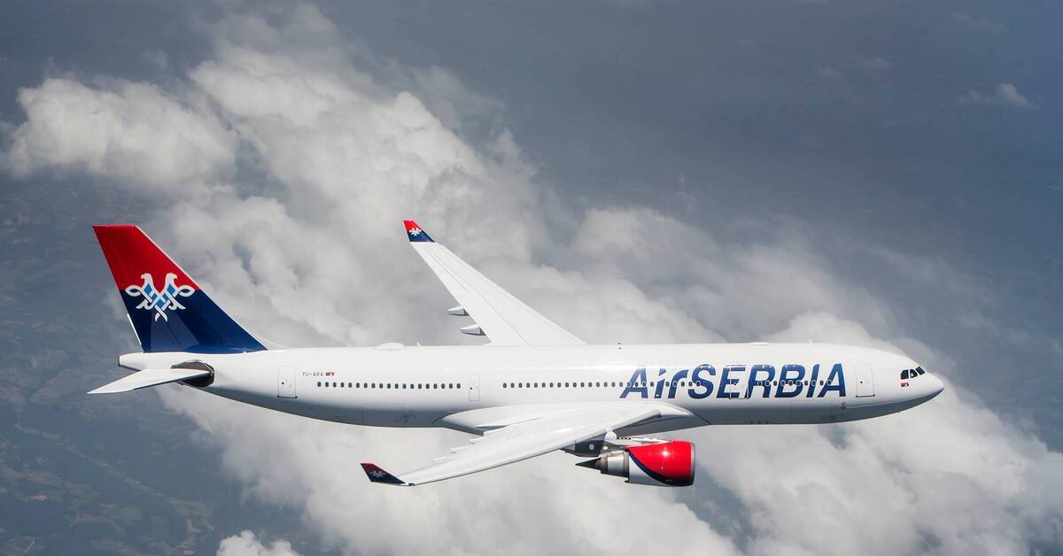 Air serbia белград. Самолёт Air Serbia. Сербские авиалинии. Самолет в снегу.