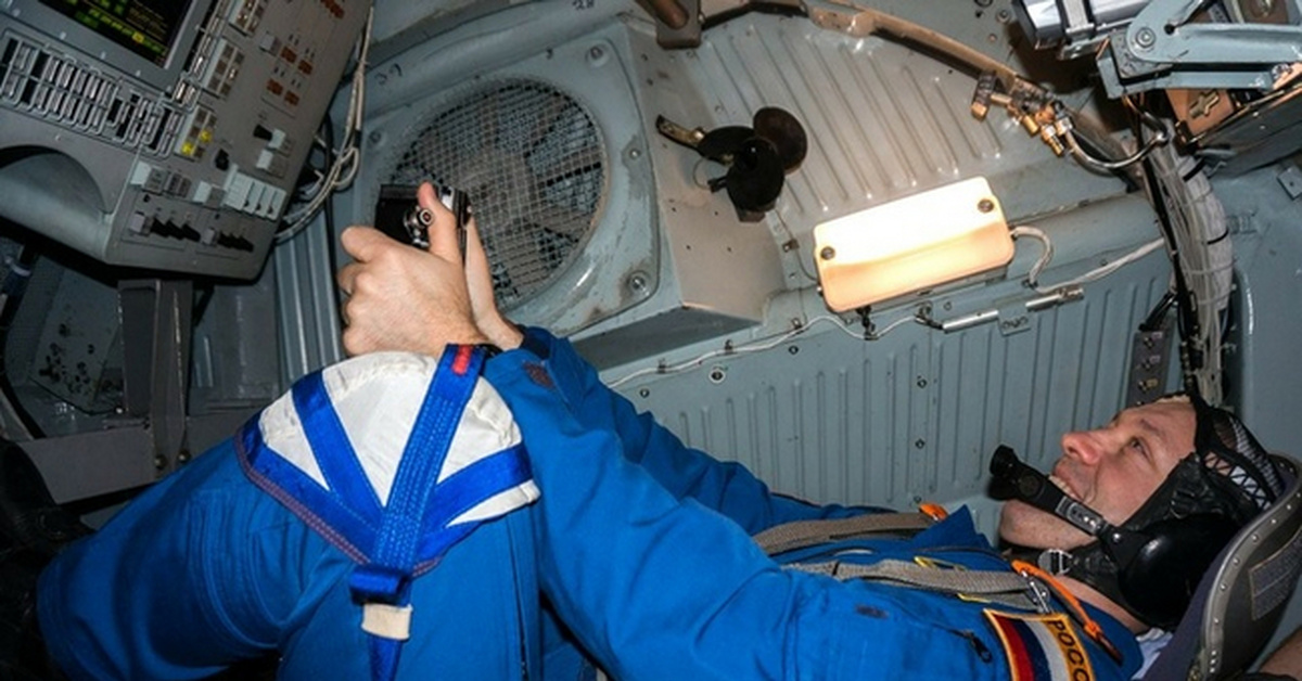 Перегрузка космонавта при старте. Перегрузка при взлете. Испытания космонавтов в центрифуге. Перегрузки космонавтов при старте. Перегрузка космонавта при старте.