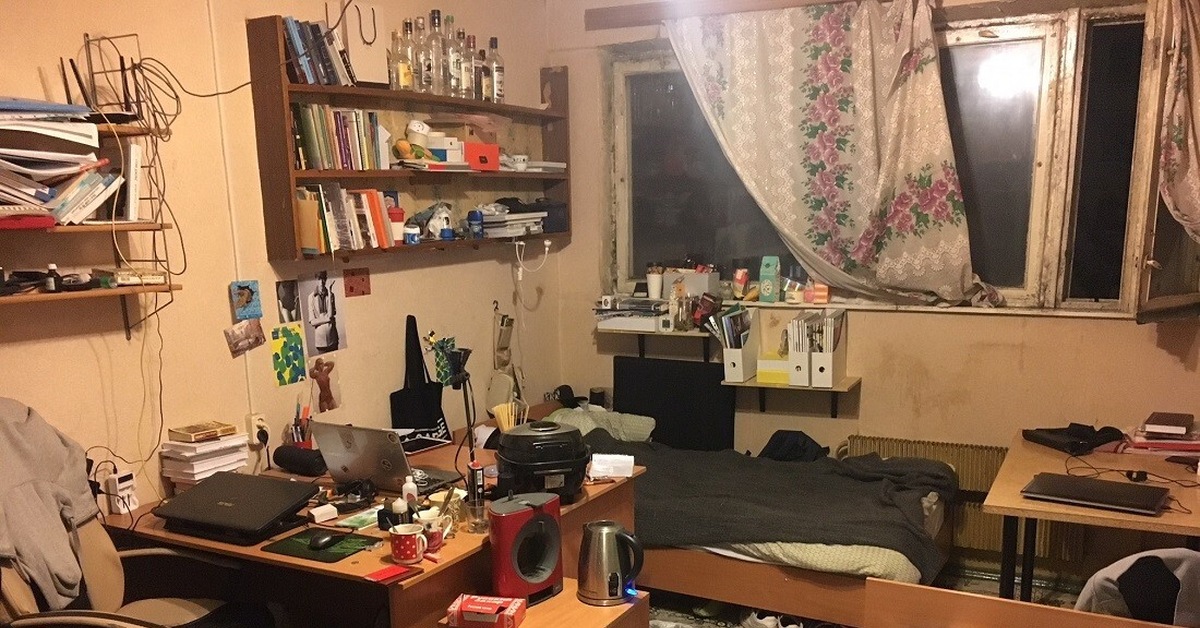 Общежития е. Студенты в общежитии. Студенческое общежитие. Общежитие в России. Комната в студенческом общежитии.