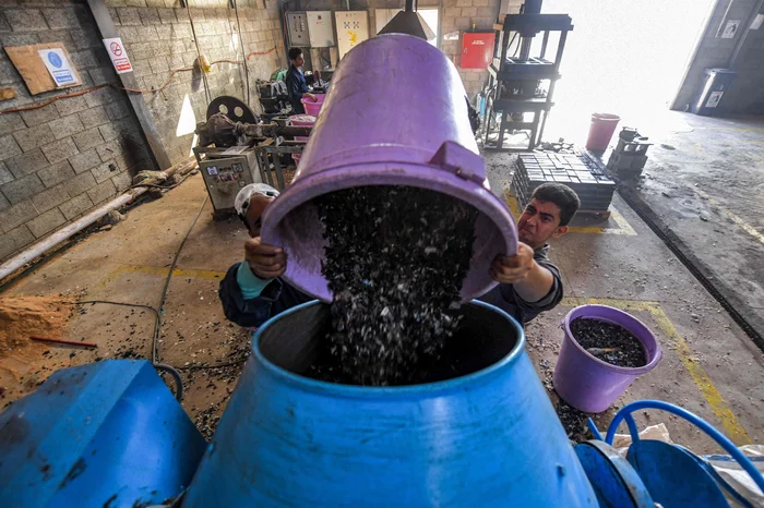 Египтяне превращают отходы из реки Нил в плитку Экология, Мусор, Египет, Переработка, Длиннопост