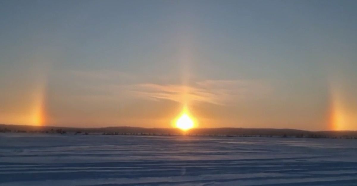Три солнца на небе. Эффект гало три солнца. Пространство 3 солнца. Пространство 3 солнца. Пространство 3 солнца.