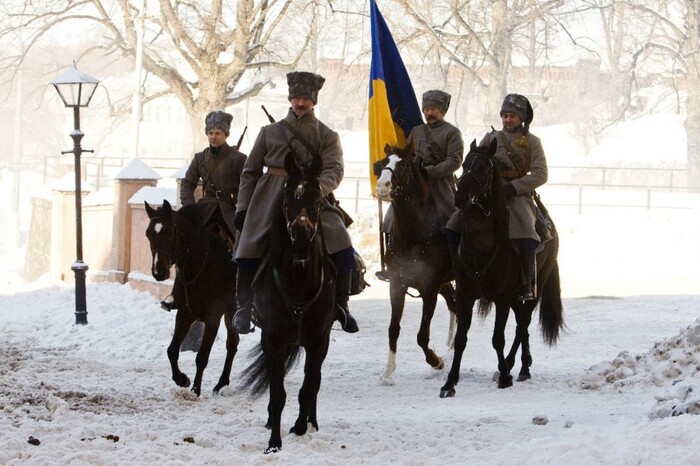 В первый день в Киеве опереточные гайдамаки поснимали все русские вывески