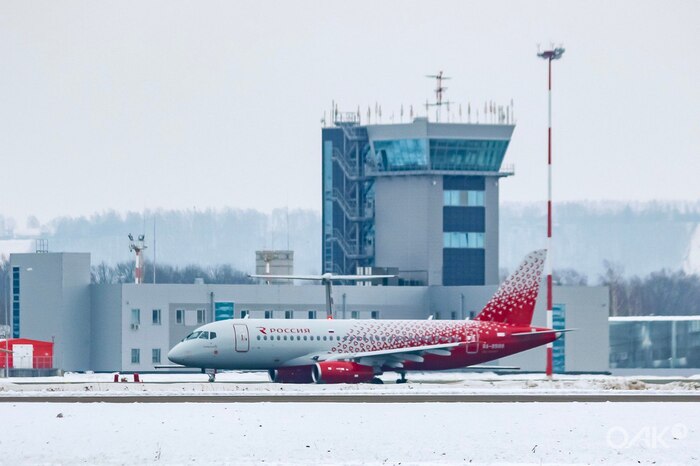 Суперджет-100 «Дзержинск» авиакомпании «Россия» в Нижнем Новгороде Sukhoi Superjet 100, Самолет, Авиация, Длиннопост