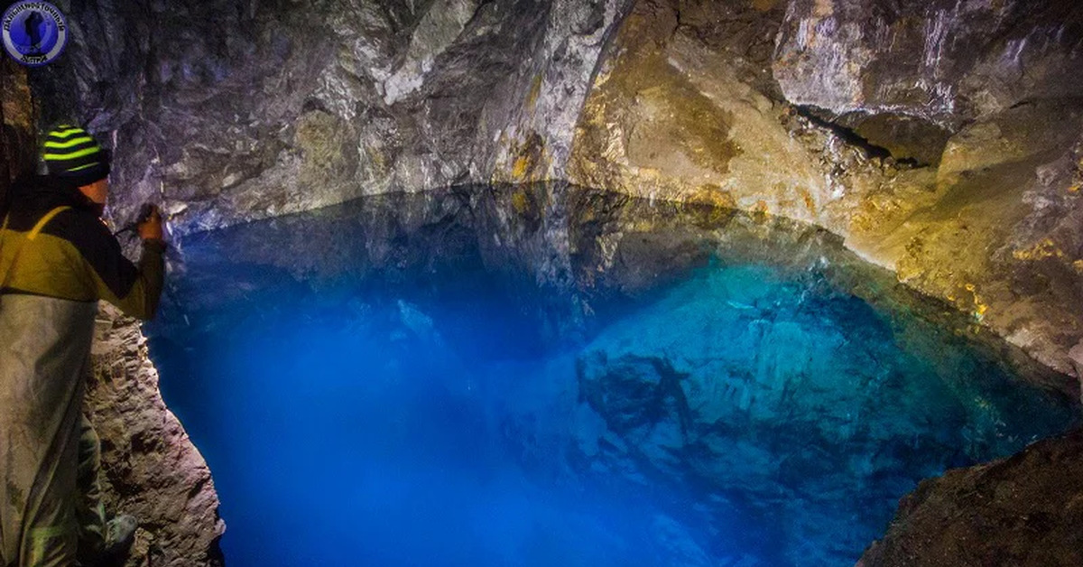 Underground lake. Подземные озера Кунгурской пещеры. Подземное озеро Намибия. Самое большое подземное озеро в мире. Boiling Lake подземное озеро.