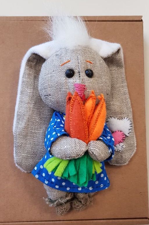 Зайчик-поздравляйчик