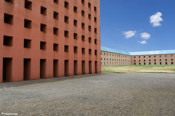 Нет, это не локация из очередной игры, это кладбище на Сицилии