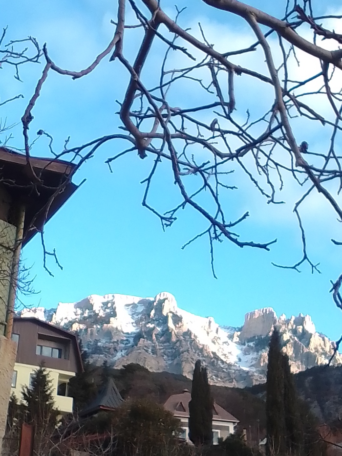 Ай Петри в Алупке,вид с огорода)