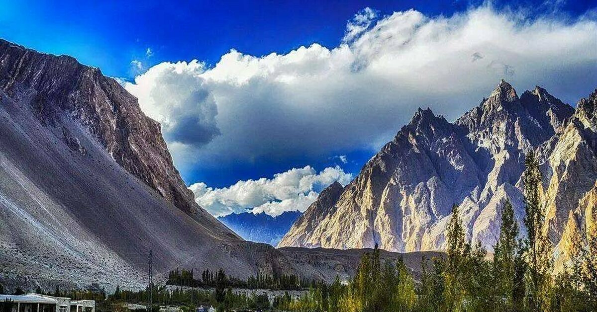 Area north. Долина Хунза Пакистан. Гилгит-Балтистан Пакистан дорога. Karakoram Highway. Каракорумское шоссе.