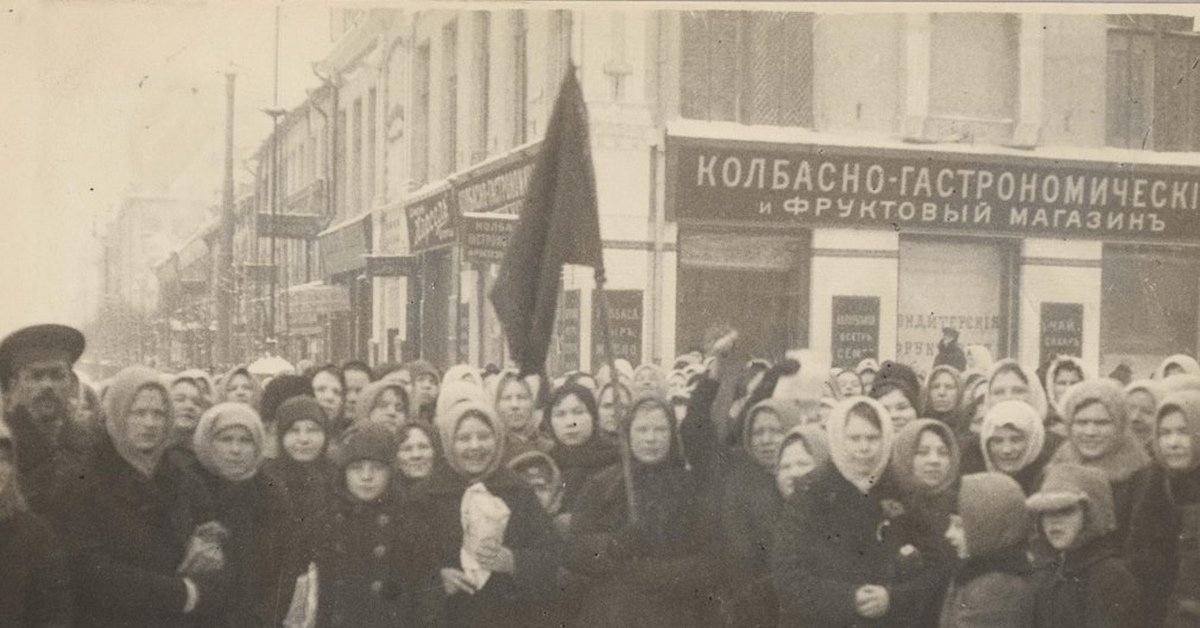 23 февраля революция 1917. Февральская революция 1917 манифестация женщин. Манифестация 23 февраля 1917. Февральская революция 1917 демонстрация.