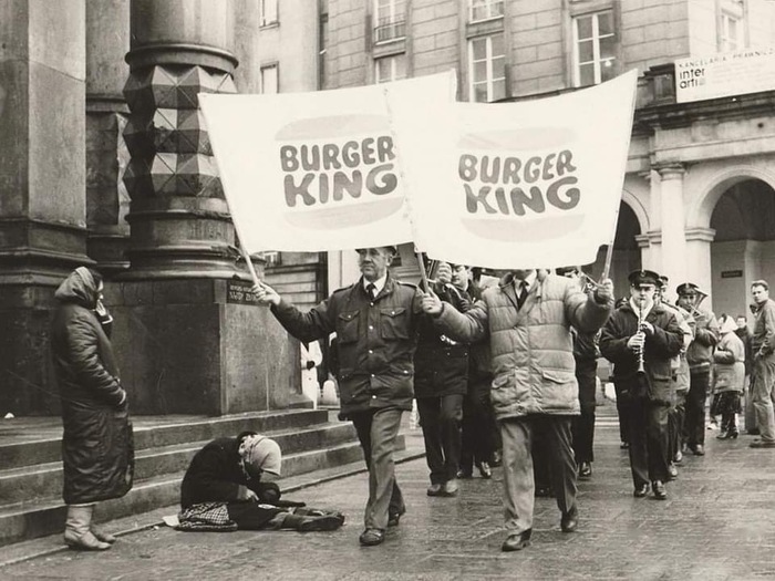 Открытие первого ресторана сети Burger King в Варшаве в декабре 1992 года