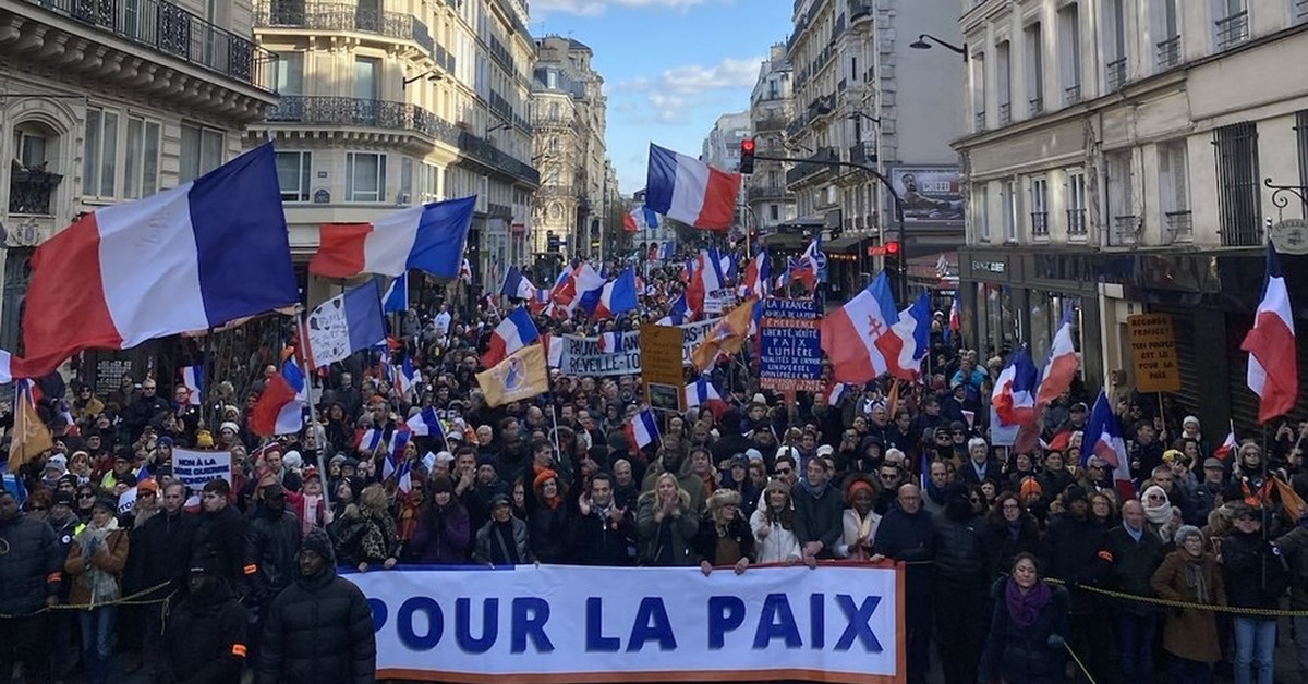 Anti ukrainian. Митинги во Франции. Протесты во Франции. Митинги и демонстрации.