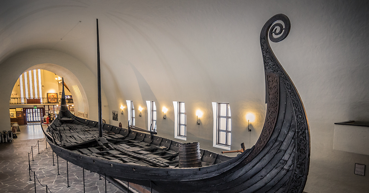 С каким океаном связан корабль викингов. Музей кораблей викингов Осло. Ладья Драккар викингов. Корабль викингов Драккар. Музей кораблей викингов Норвегия.