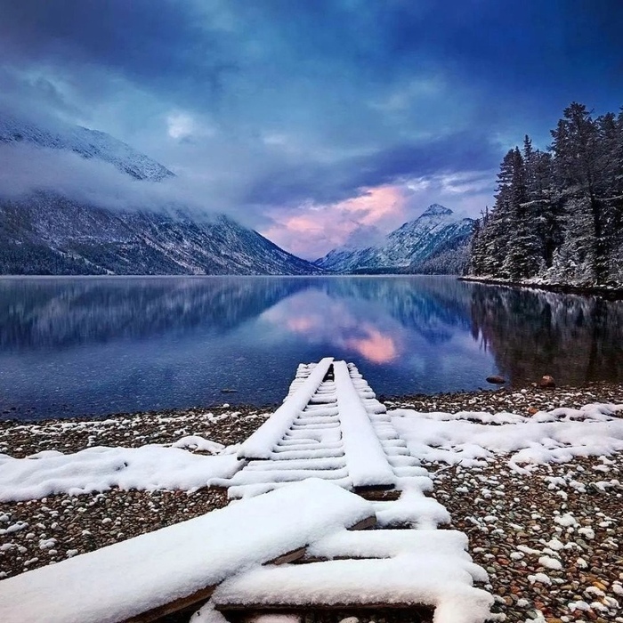 Нижнее Мультинске зepo. Уcть-Кксинский pайн. Республика Алтай