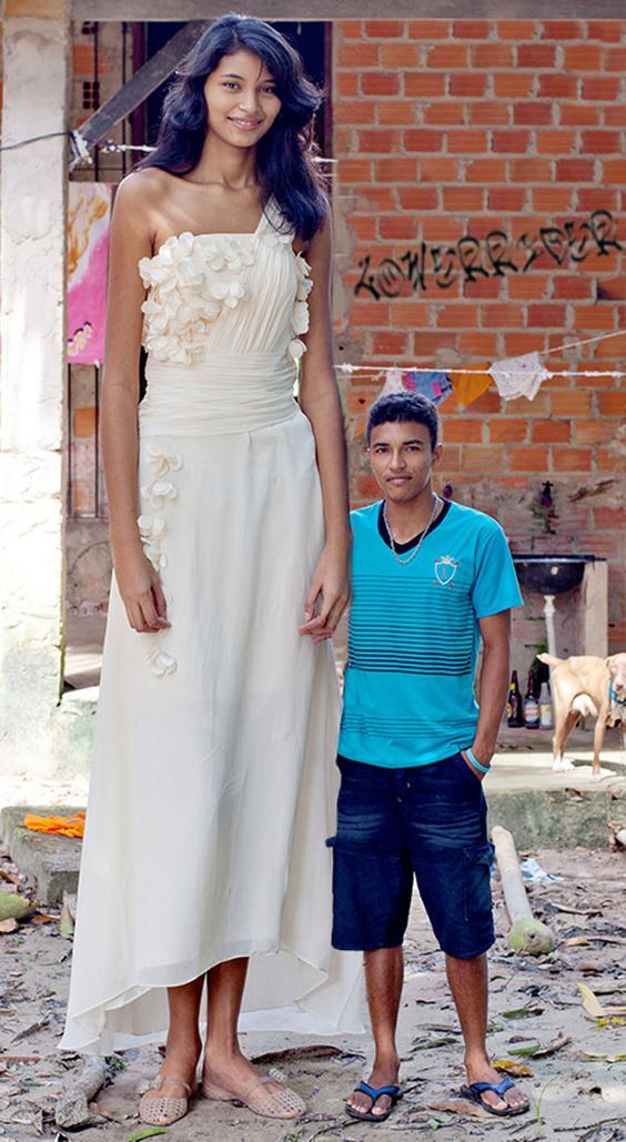 The happiness of the tallest woman in Brazil pikabu.monster