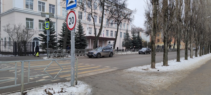 чуть не сбила машина примета