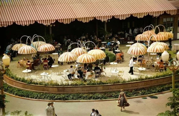 Послевоенная Москва глазами классика советской фотографии. Прогулка по Москве 50-х годов Старое фото, СССР, История города, 50-е, Москва, Семён Фридлянд, Колоризация, Фотография, Длиннопост