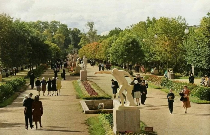 Послевоенная Москва глазами классика советской фотографии. Прогулка по Москве 50-х годов Старое фото, СССР, История города, 50-е, Москва, Семён Фридлянд, Колоризация, Фотография, Длиннопост