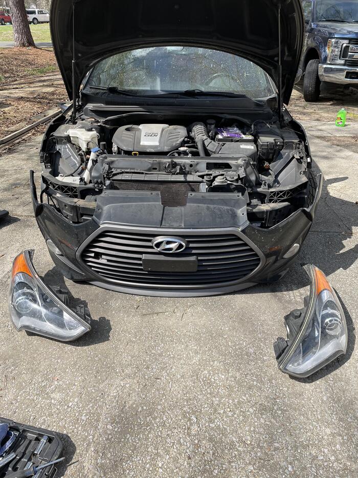 А были времена, когда замена лампы в фаре означала просто замену лампы ...