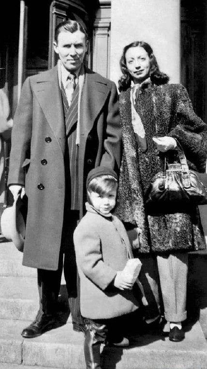 Маленький Кельвин Кляйн с родителями. США, Бронкс, 1950 год