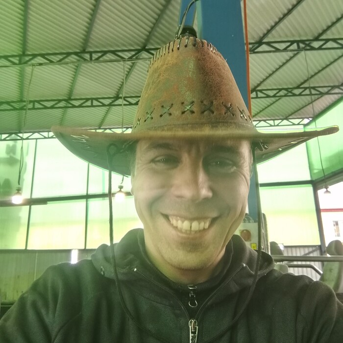 Ищу такую чтобы и коня и в избу...