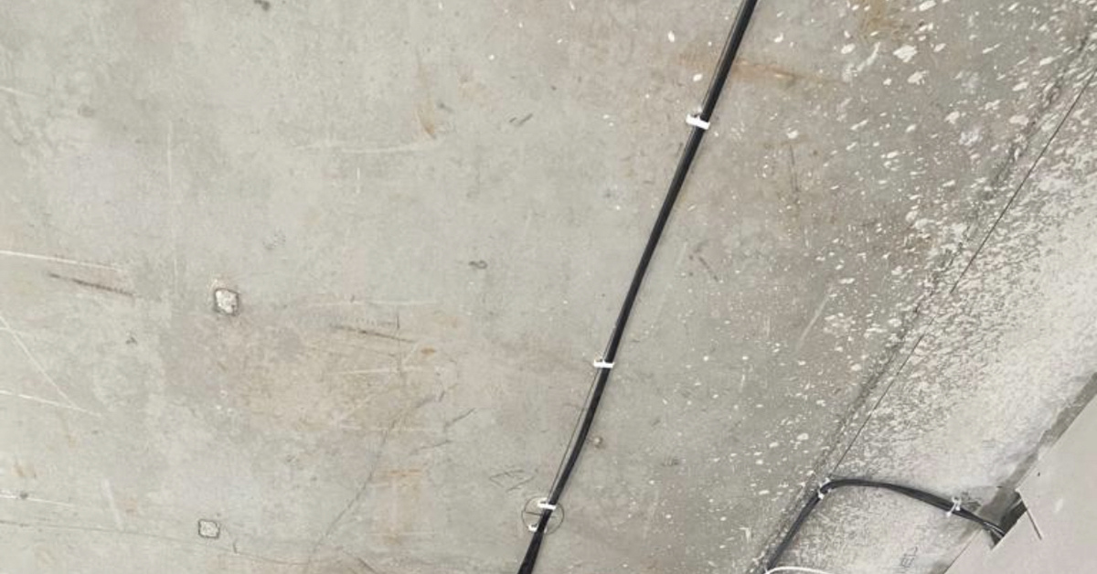 Укладка кабеля по потолку | Пикабу