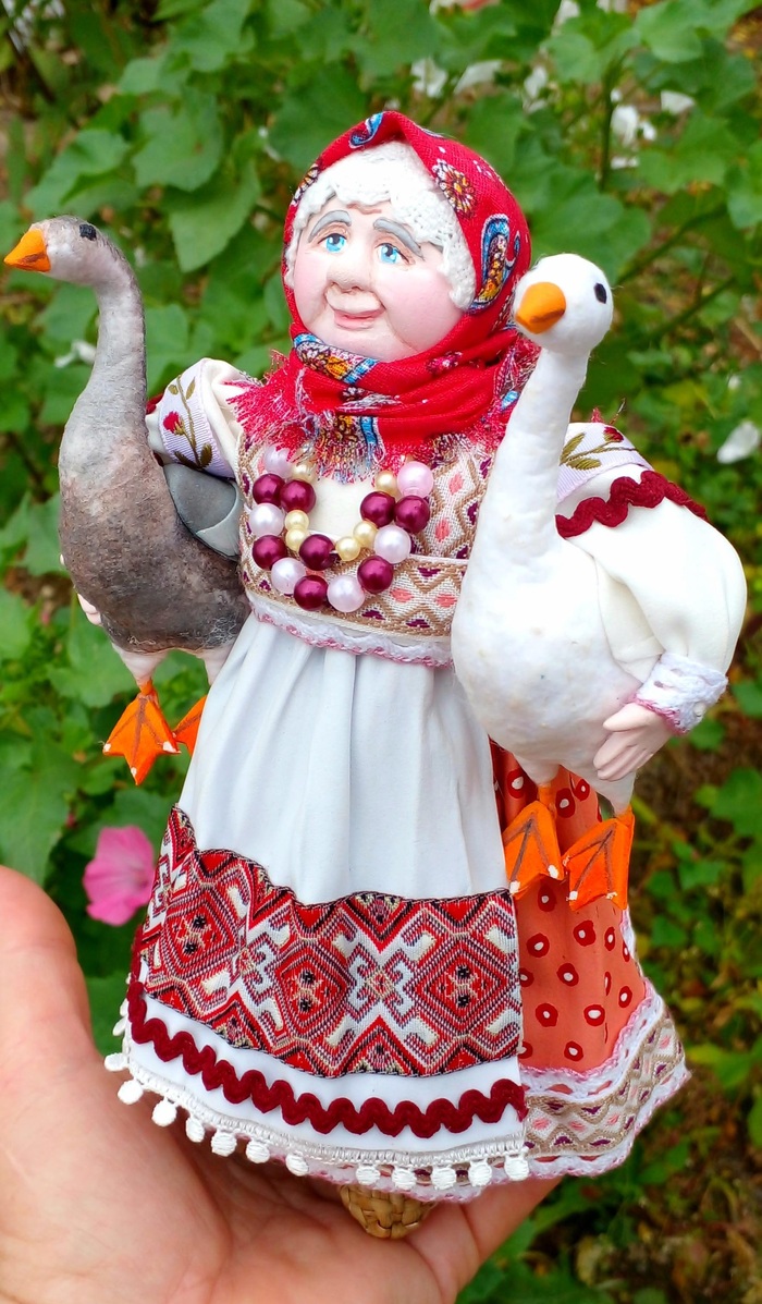 Жили у бабуси два весёлых гуся. Игрушка в смешанной технике. Вата + фоамиран+ текстиль