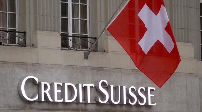 Bloomberg: UBS  Credit Suisse     3,3  ,     , Credit Suisse, , ,  , 