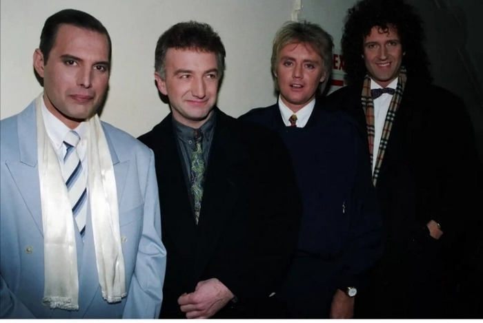pe Mep  1990-  ,  , Queen, , 