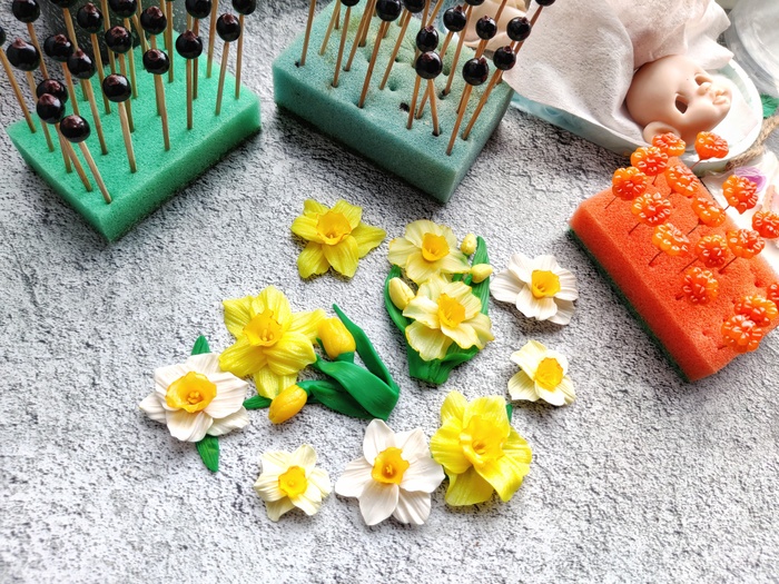 Броши-Нарциссы