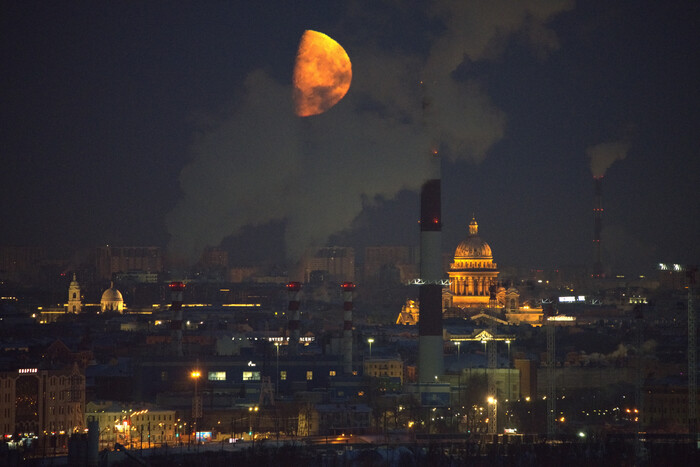 &quot;Такая разная Луна&quot; - 30 марта'23. Закат Луны над Петербургом 5:41