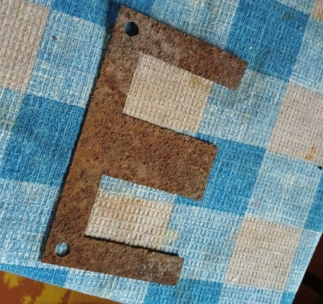 Одной рукой слёзы радости от воспоминаний вытираю. Другой в бутылку карбид сыплю