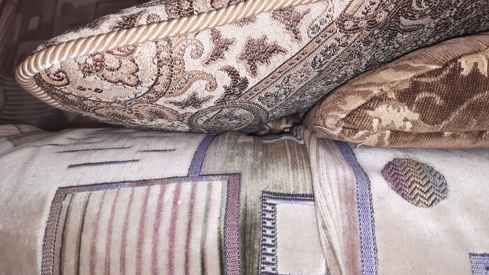 ����� ����