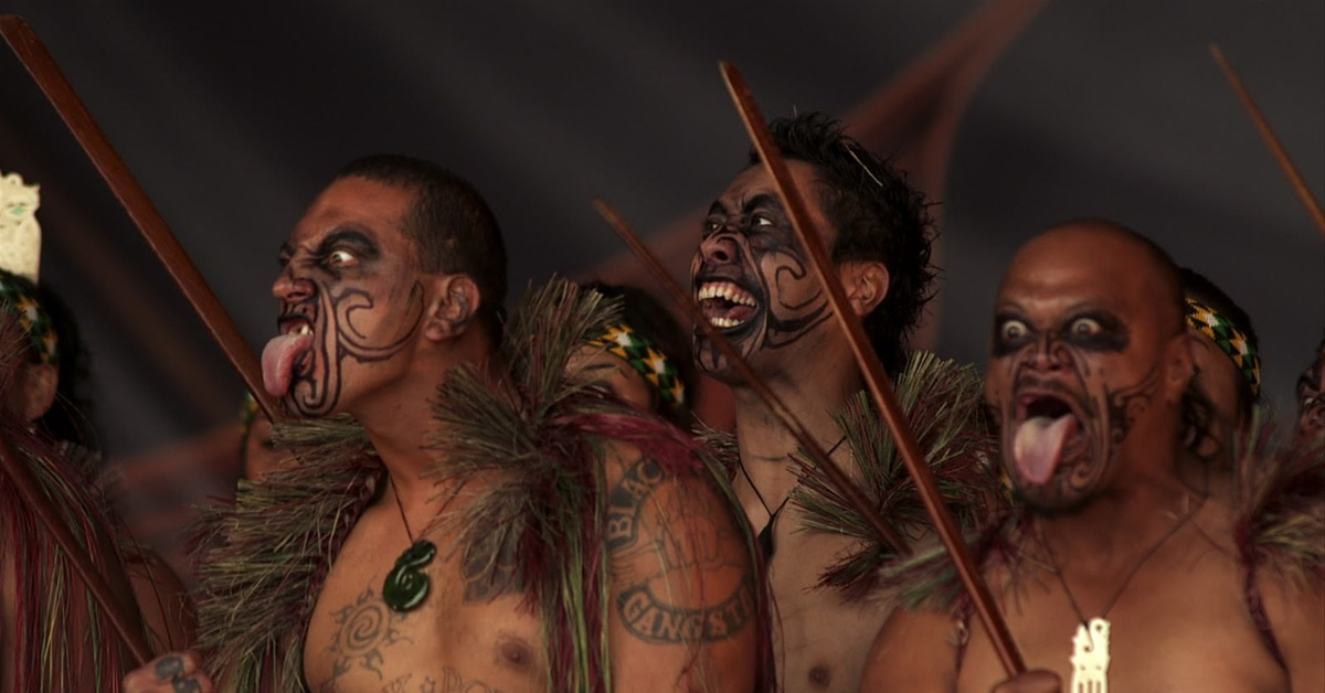 Имя тупого людоеда. Маори танец хака. Маури племя в новой Зеландии. Боевой танец Маори хака. Индейцы Маори новая Зеландия.