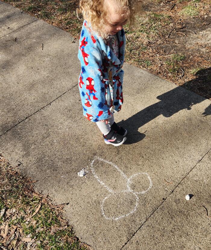 Сегодня утром моя двухлетняя дочь подбежала и радостно сообщила, что нашла рисунок ракеты Юмор, Дети, Детская непосредственность, Ракета, Рисунок, Мел