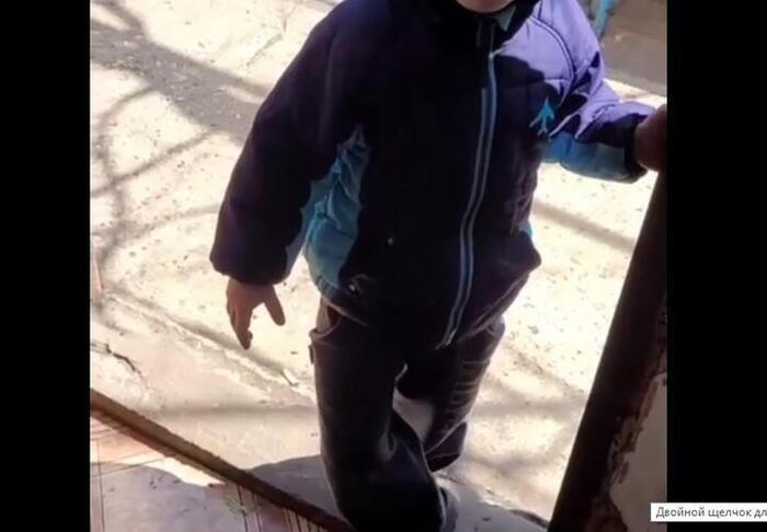 Пьяная мама: жители Анапы нашли на улице трехлетнего беспризорного ребенка