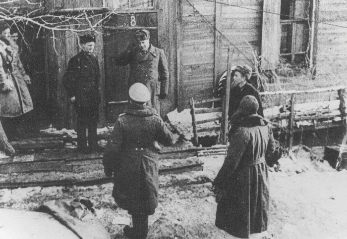 Немецкий генерал сдается русским