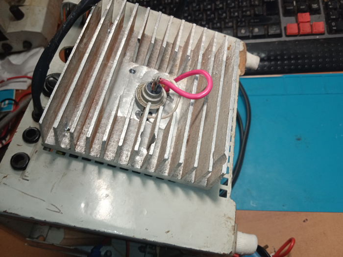 Самодельное зарядное на тиристоре с регулировкой тока | Пикабу