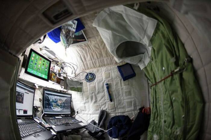 Личная каюта астронавта на МКС Космос, МКС, Орбитальная станция, Астронавт, Космонавтика, Космонавты