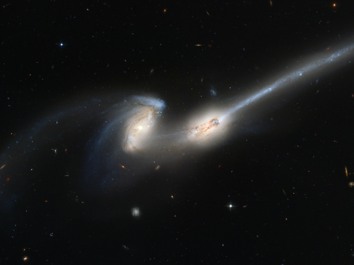  . NGC 4676.  290 . . 