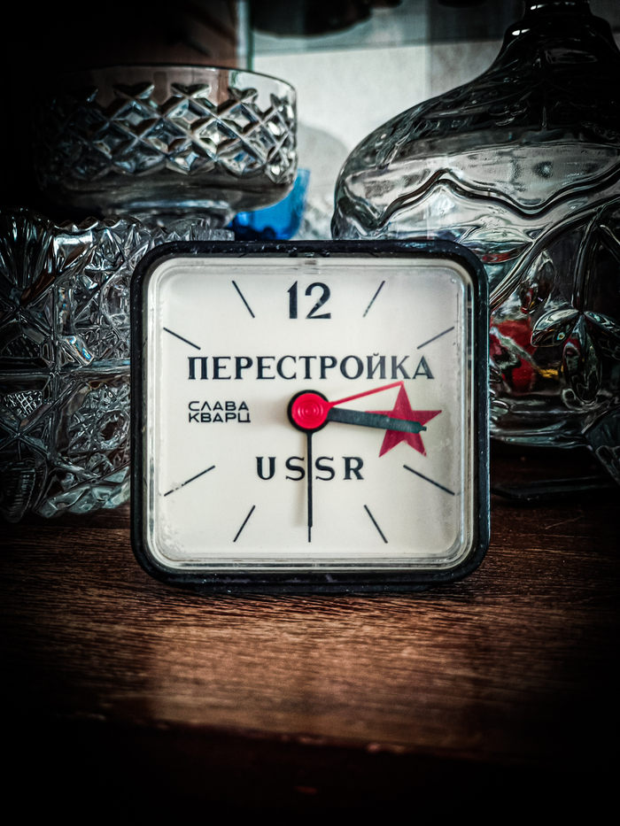 33 года работают как часы. Хотя погодите...