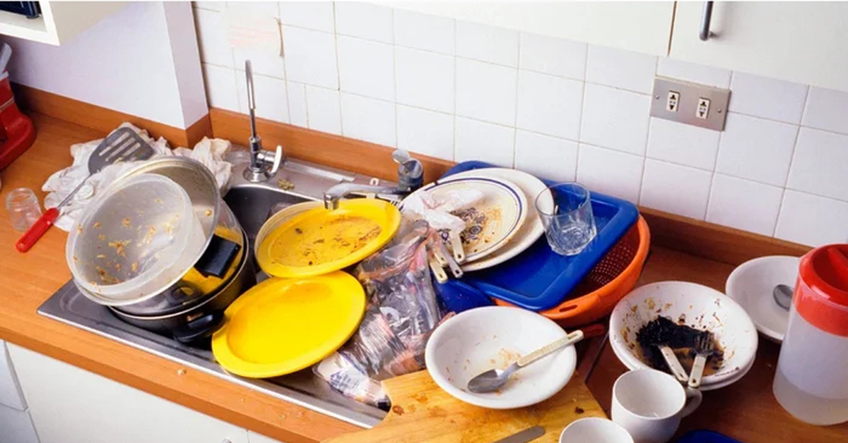 Грязная посуда примета. Грязная посуда. Гора немытой посуды. Грязная тарелка.
