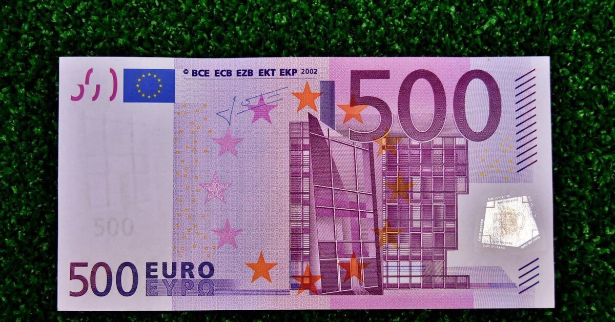 Euro b. Банкноты евро 500. Как выглядит купюра 500 евро. 500 Евро купюра 2002. Купюра номиналом 500 евро.